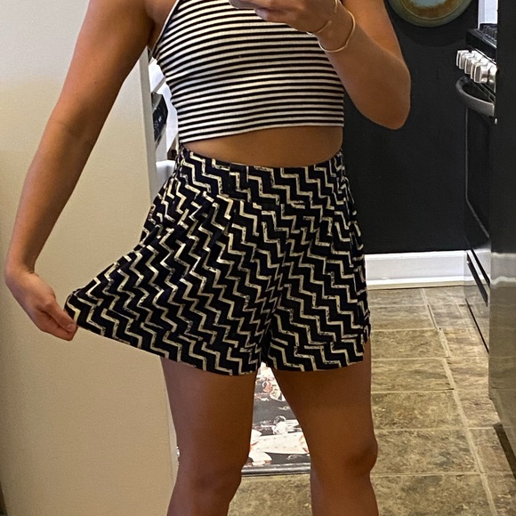 Forever 21 Navy Patterned Shorts - Picture 3 of 6